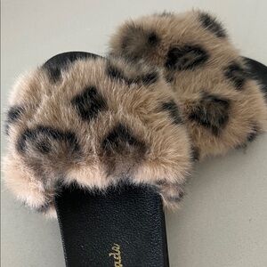 Leopard Print Faux Fur Slippers